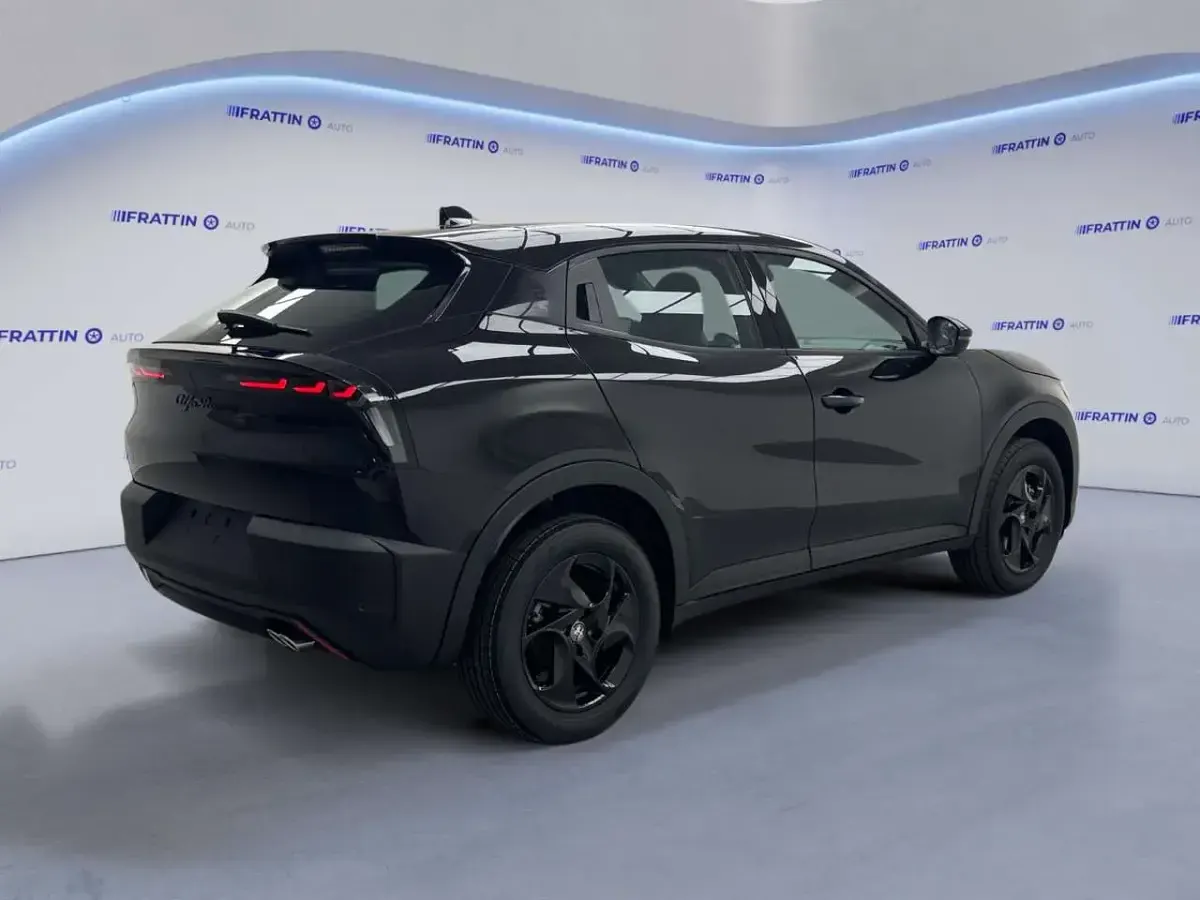 Nuova Alfa Romeo GT Junior 145 CV (106 kW) 2025 Nero tortona [601]  pastello SUV