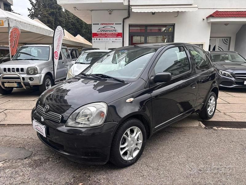 Nero Usata 2002 Toyota Yaris Sol Tre volumi | 2490 € (Buon prezzo) - Immagine 1/4