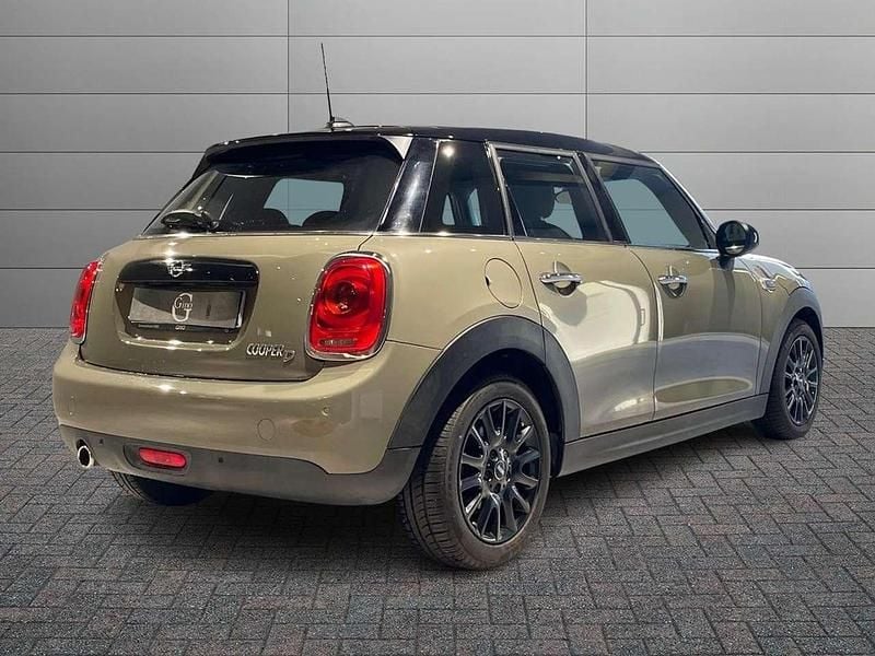 Usata Mini Cooper D 116 CV (85 kW) 2018 Grigio sabbia Utilitaria