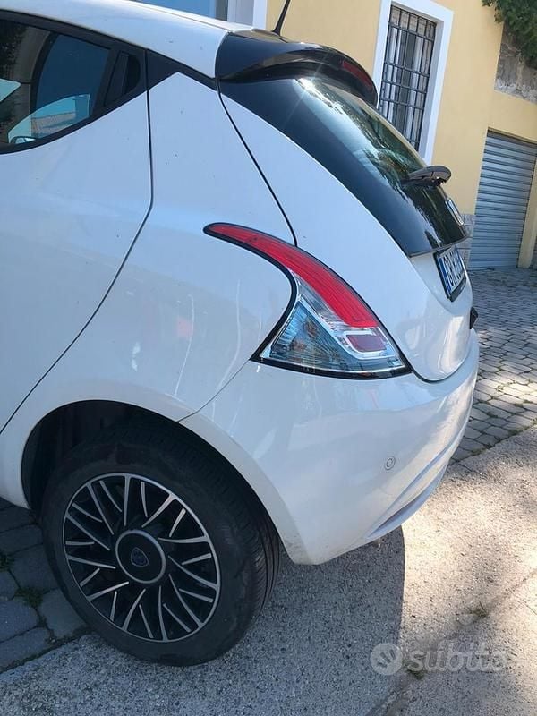 Usata Lancia Ypsilon 2024 Bianco Utilitaria