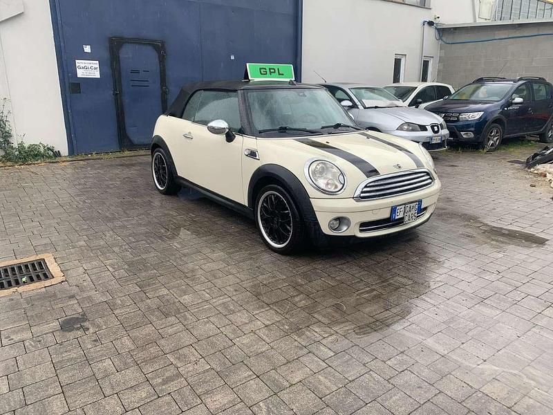 Usata Mini Cooper Cabriolet 120 CV (88 kW) 2010 Beige Cabrio
