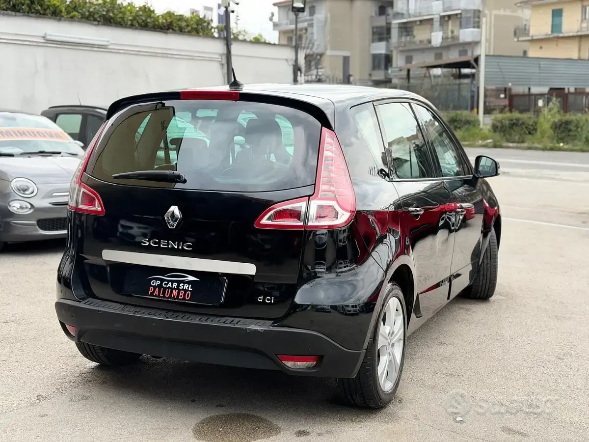 Käytetty Renault Scenic E-Tech Dynamique 110 HP (80 kW) 2012 Musta Tila-auto