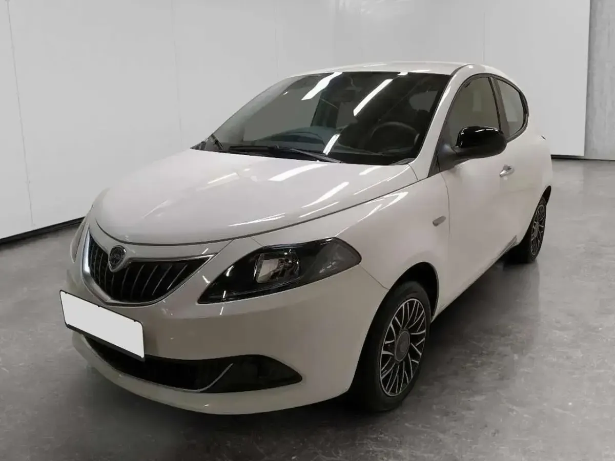 Usata Lancia Ypsilon Gold 70 CV (51 kW) 2024 Bianco Utilitaria