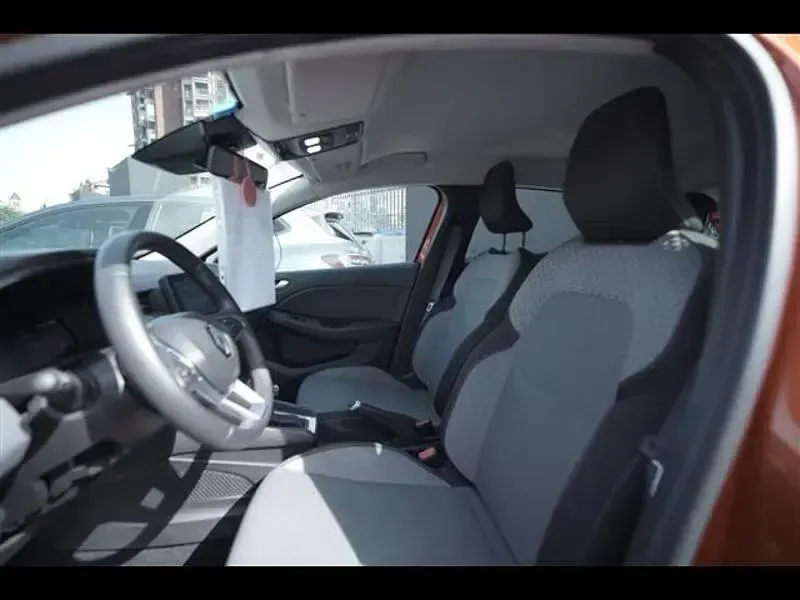 Usata Renault Clio Evolution 145 CV (106 kW) 2023 Grigio chiaro Utilitaria