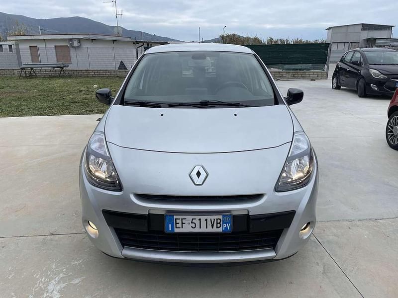 Usata Renault Clio II Luxe 75 CV (55 kW) 2011 Other Berlina