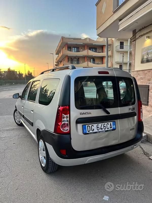 Usata Dacia Logan MCV Lauréate 70 CV (51 kW) 2007 Giallo Station wagon