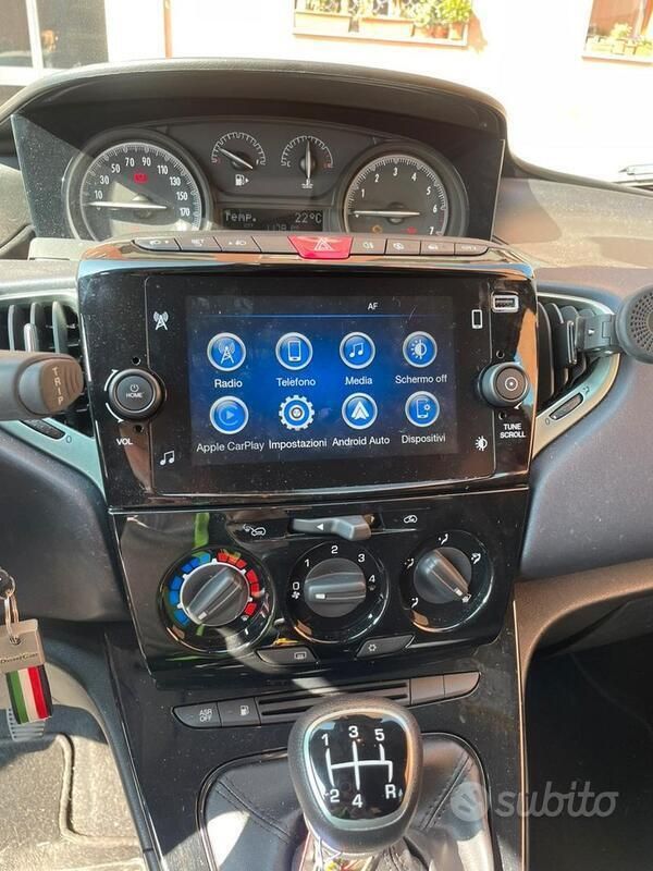 Usata Lancia Ypsilon 69 CV (50 kW) 2023 Rosso Utilitaria