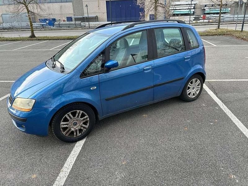 Usata Fiat Idea Emotion 95 CV (69 kW) 2004 Blu/azzurro Monovolume
