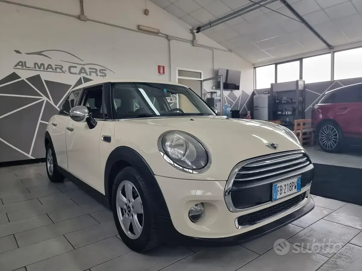 Usata Mini Cooper D Business 95 CV (69 kW) 2015 Beige Utilitaria
