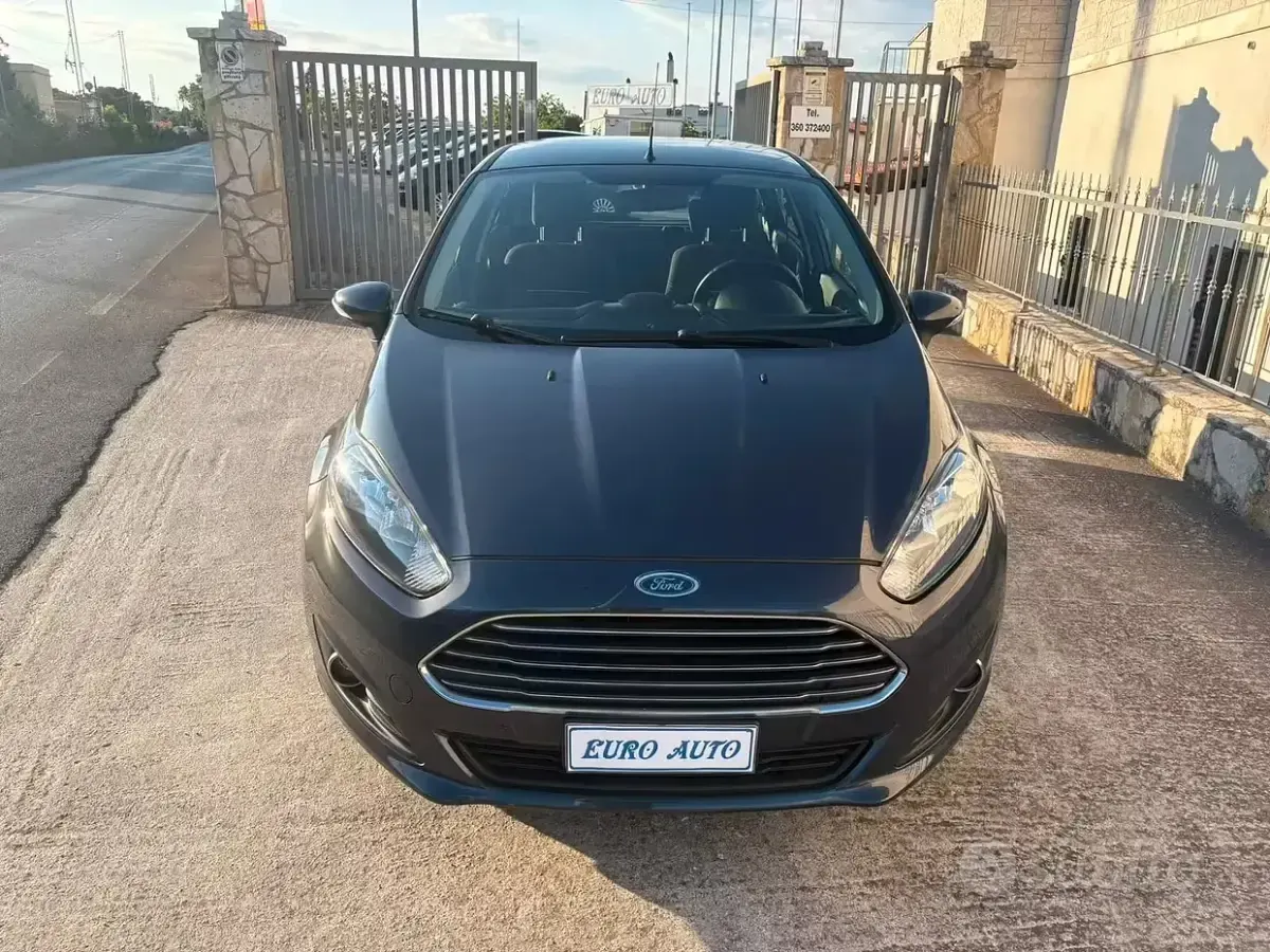 Usata Ford Fiesta Titanium 75 CV (55 kW) 2013 Blu Berlina