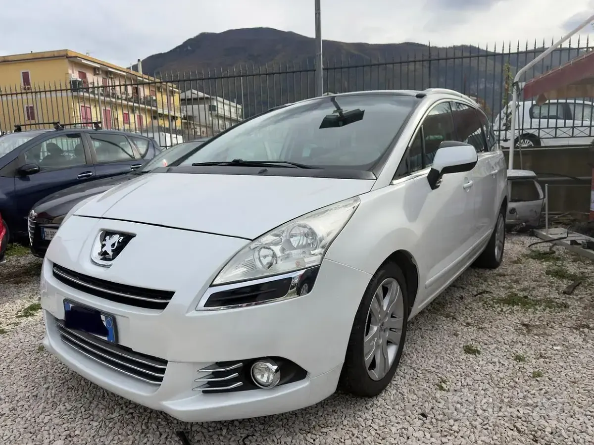 Usata Peugeot 5008 Family 150 CV (110 kW) 2011 Bianco Monovolume