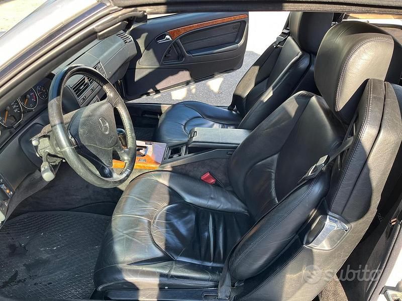 Usata Mercedes SL320 224 CV (164 kW) 2001 Grigio Cabrio