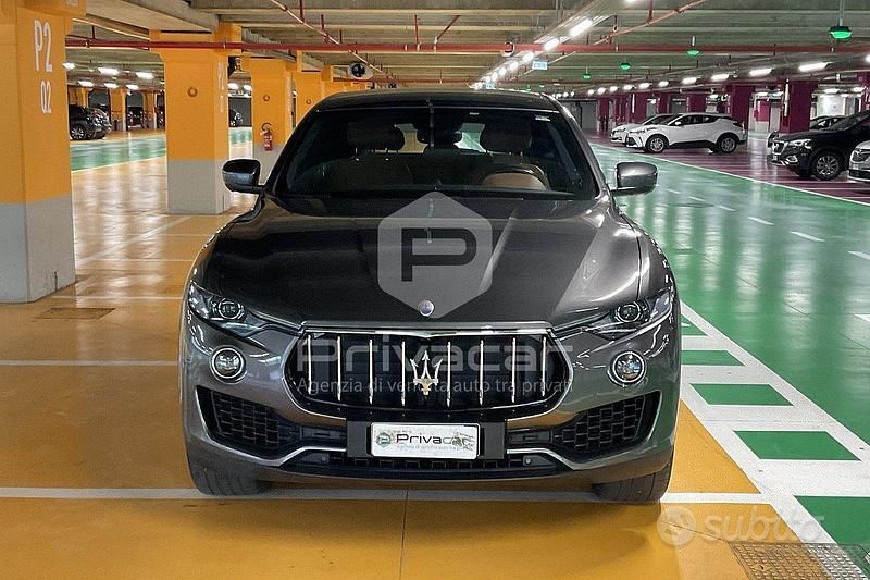 Usata Maserati Levante 250 CV (183 kW) 2017 Grigio SUV