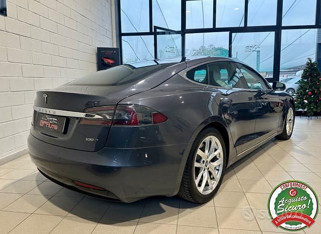 Usata Tesla Model S 158 kW (215 CV) 2018 Grigio scuro Utilitaria