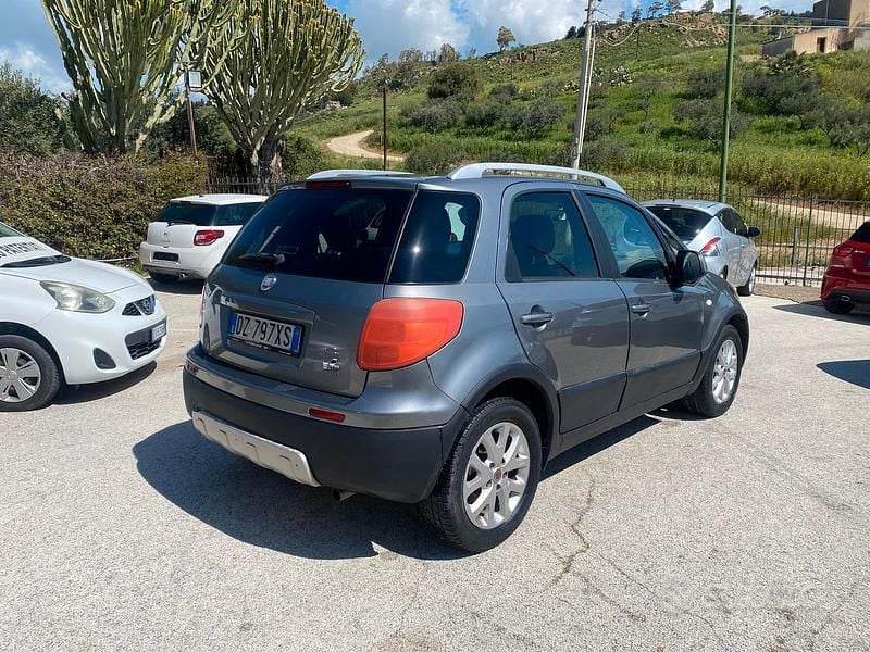 Usata Fiat Sedici 135 CV (99 kW) 2010 Grigio SUV