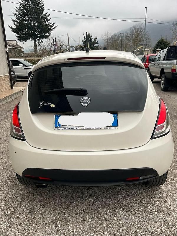 Usata Lancia Ypsilon 69 CV (50 kW) 2014 Bianco Utilitaria