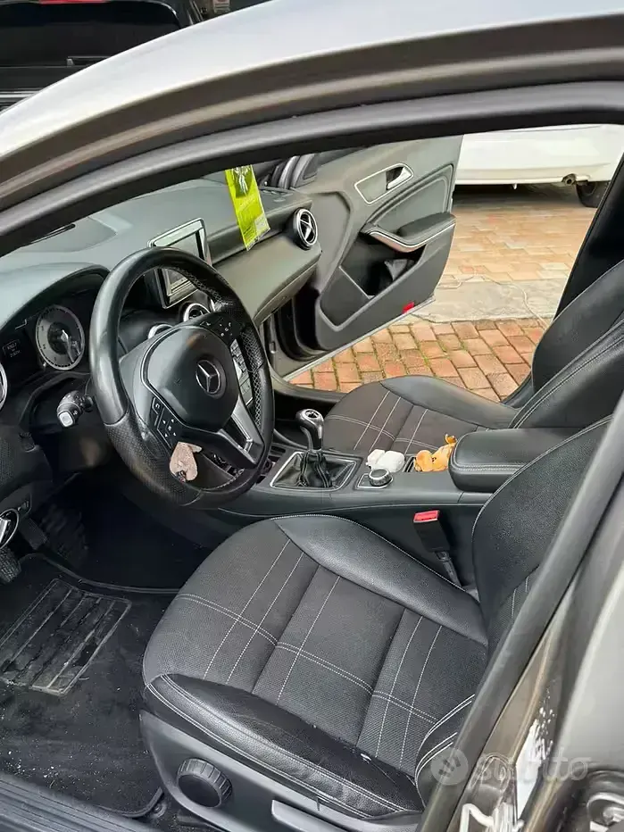 Usata Mercedes A180 109 CV (80 kW) 2015 Grigio Utilitaria