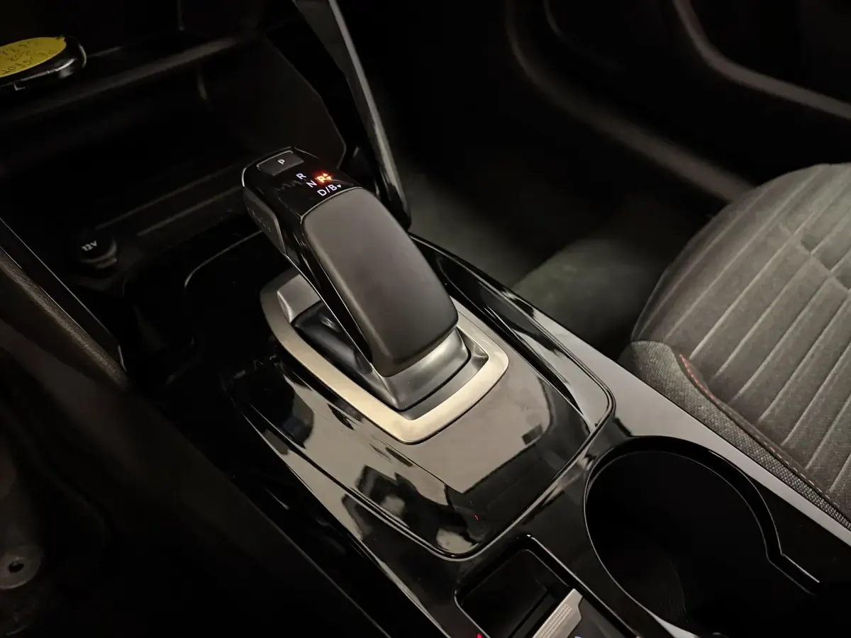 Usata Peugeot e-208 56 kW (77 CV) 2021 Grigio Utilitaria