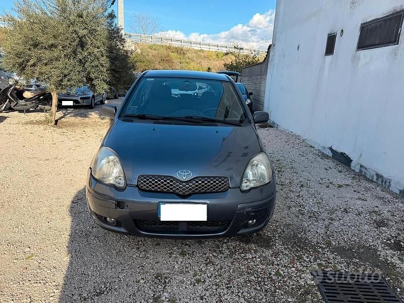 Usata Toyota Yaris Sol 65 CV (47 kW) 2005 Verde Berlina