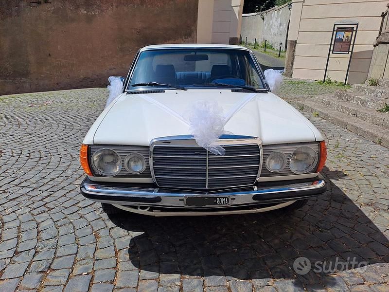 Usata Mercedes 240 72 CV (52 kW) 1981 Bianco Berlina