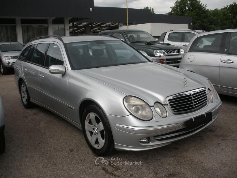 Usata Mercedes E280 Avantgarde 177 CV (130 kW) 2004 Argento Station wagon