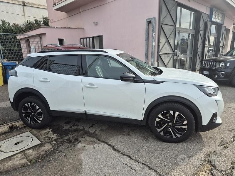 Usata Peugeot 2008 Allure 130 CV (95 kW) 2022 Bianco SUV