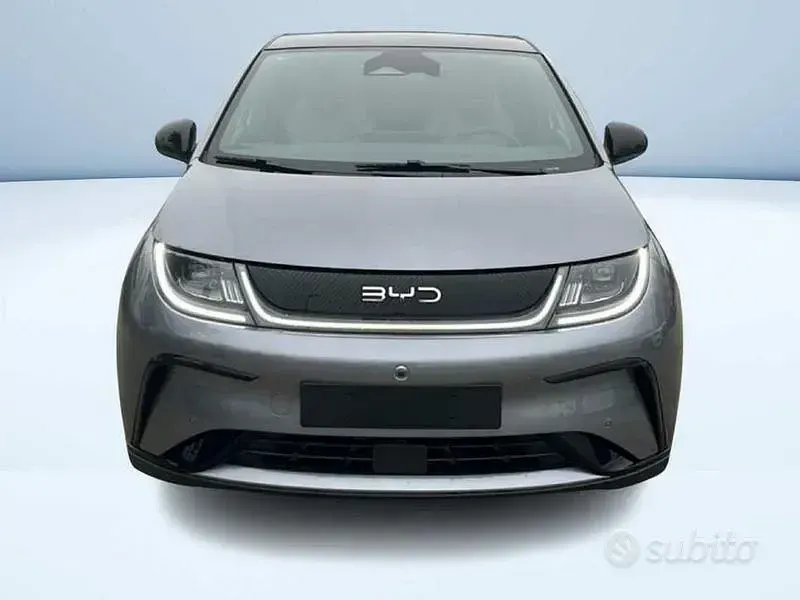 Nuova BYD Dolphin Design 149 kW (203 CV) 2026 Grigio Utilitaria