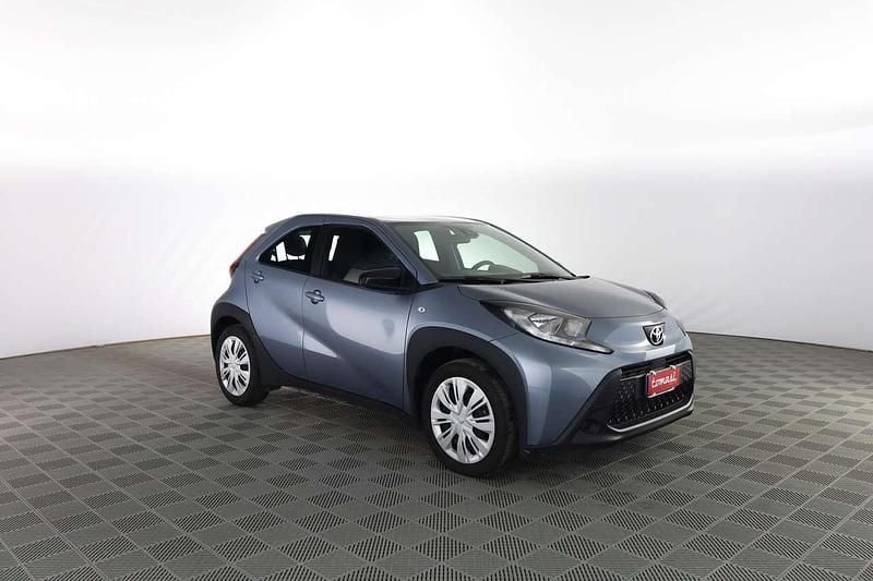 Usata Toyota Aygo X Active 72 CV (52 kW) 2025 Persian salt SUV