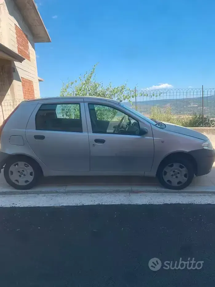 Usata Fiat Punto 60 CV (44 kW) 2005 Utilitaria