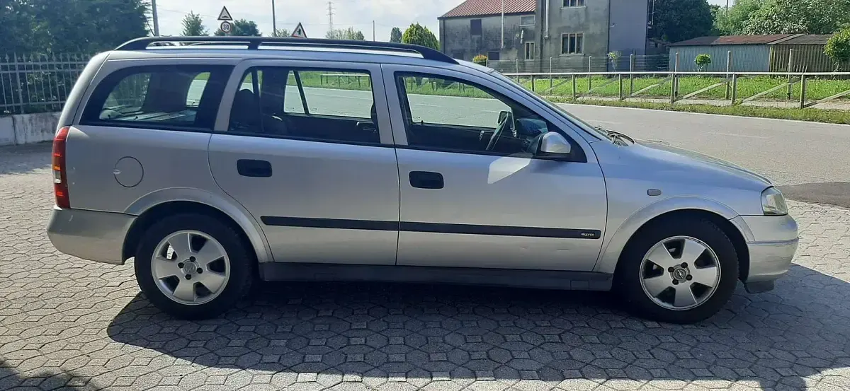 Usata Opel Astra Elegance 75 CV (55 kW) 2002 Argento Station wagon