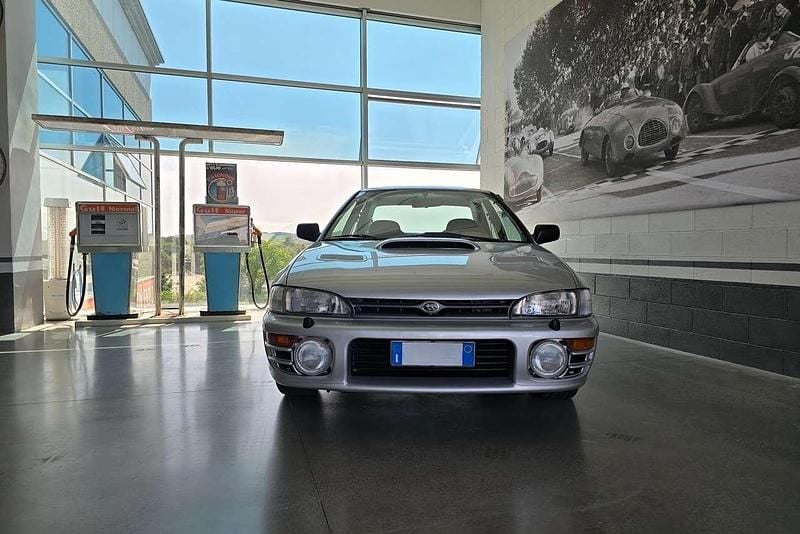 Usata Subaru Impreza 211 CV (155 kW) 1996 Argento Berlina