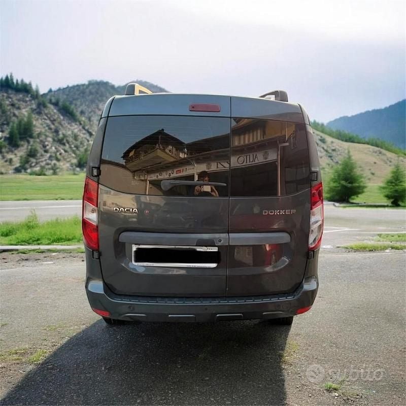Usata Dacia Dokker 90 CV (66 kW) 2013 Blu Monovolume