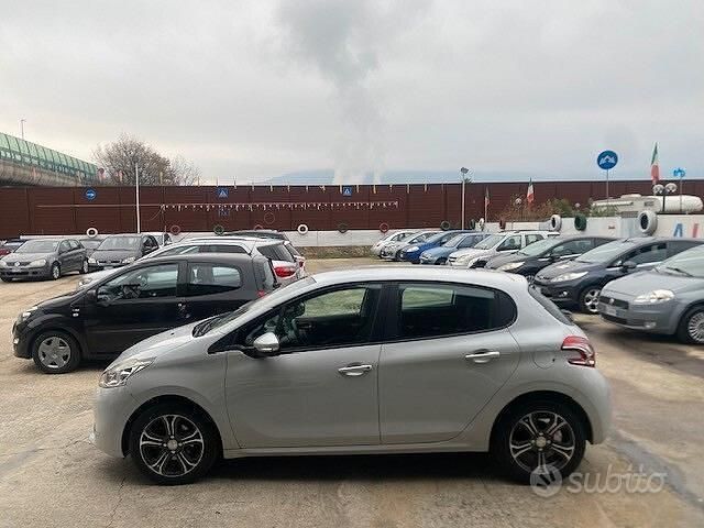 Usata Peugeot 208 Access 68 CV (50 kW) 2014 Bianco Utilitaria