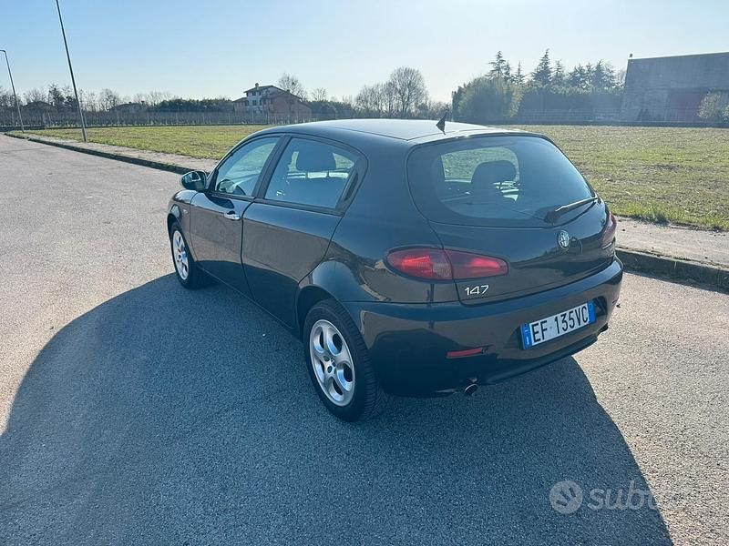Usata Alfa Romeo 147 120 CV (88 kW) 2010 Nero Utilitaria