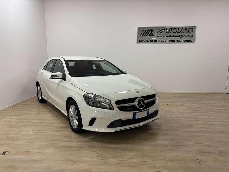 Bianco Usata 2017 Mercedes A160 Business Tre volumi | 13.500 € (Buon prezzo) - Immagine 1/4