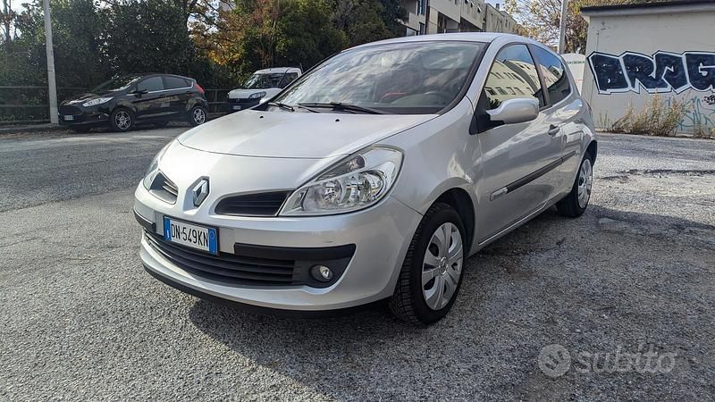 Grigio Usata 2008 Renault Clio II Rip Curl Berlina | 3500 € (Buon prezzo) - Immagine 1/4