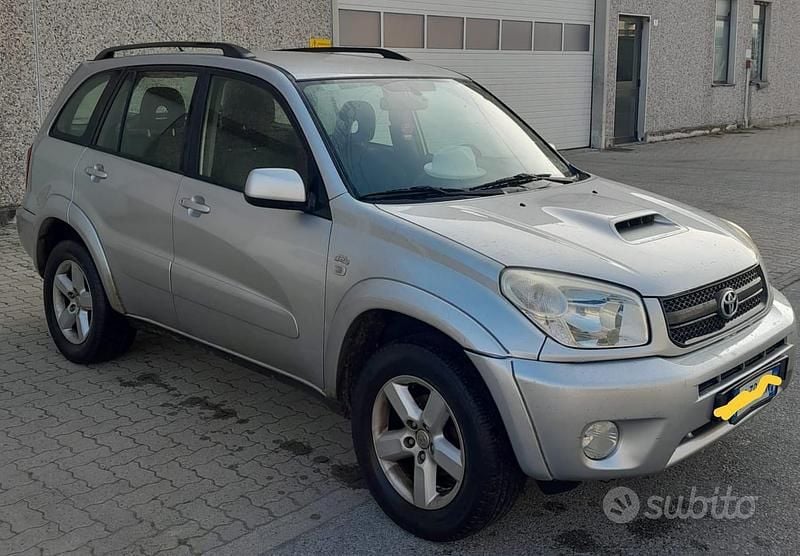 Usata Toyota RAV4 116 CV (85 kW) 2004 Grigio SUV