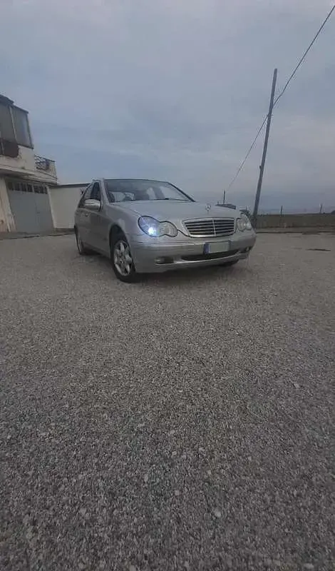 Usata Mercedes C220 Elegance 143 CV (105 kW) 2001 Grigio Berlina