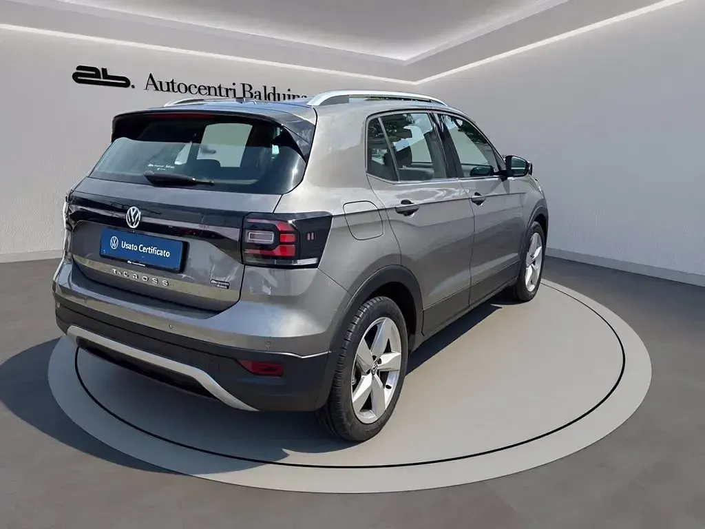 Usata VW T-Cross Advance 116 CV (85 kW) 2019 Limestone grey metalizzato SUV