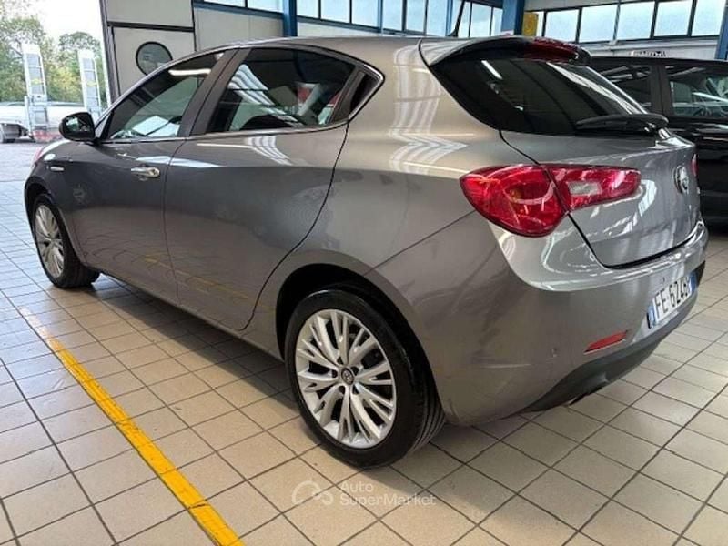 Usata Alfa Romeo Giulietta Super 120 CV (88 kW) 2016 Grigio stromboli Utilitaria