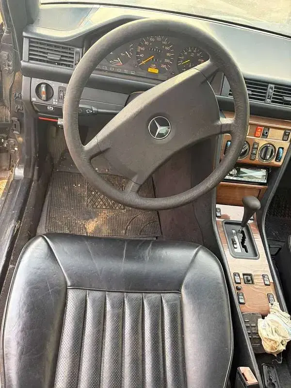 Usata Mercedes 230 132 CV (97 kW) 1989 Grigio Coupé