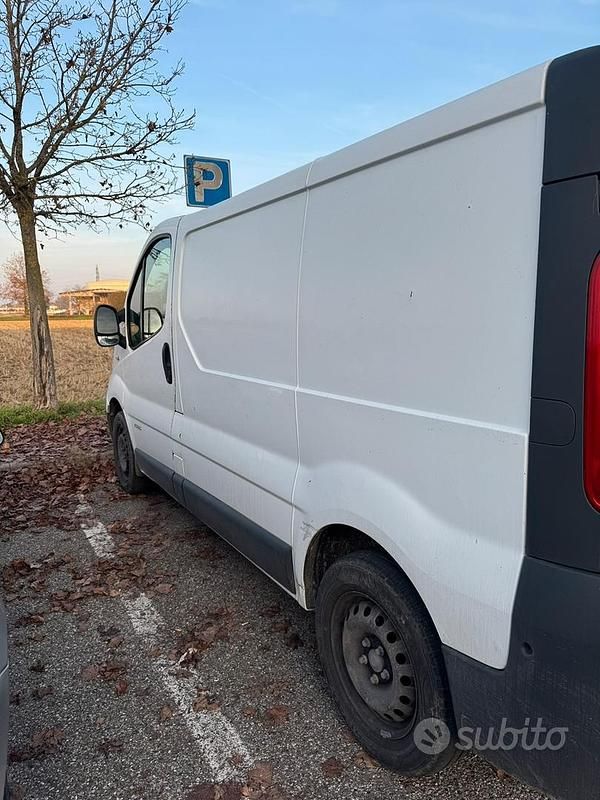 Usata Nissan Primastar 115 CV (84 kW) 2010 Bianco Monovolume