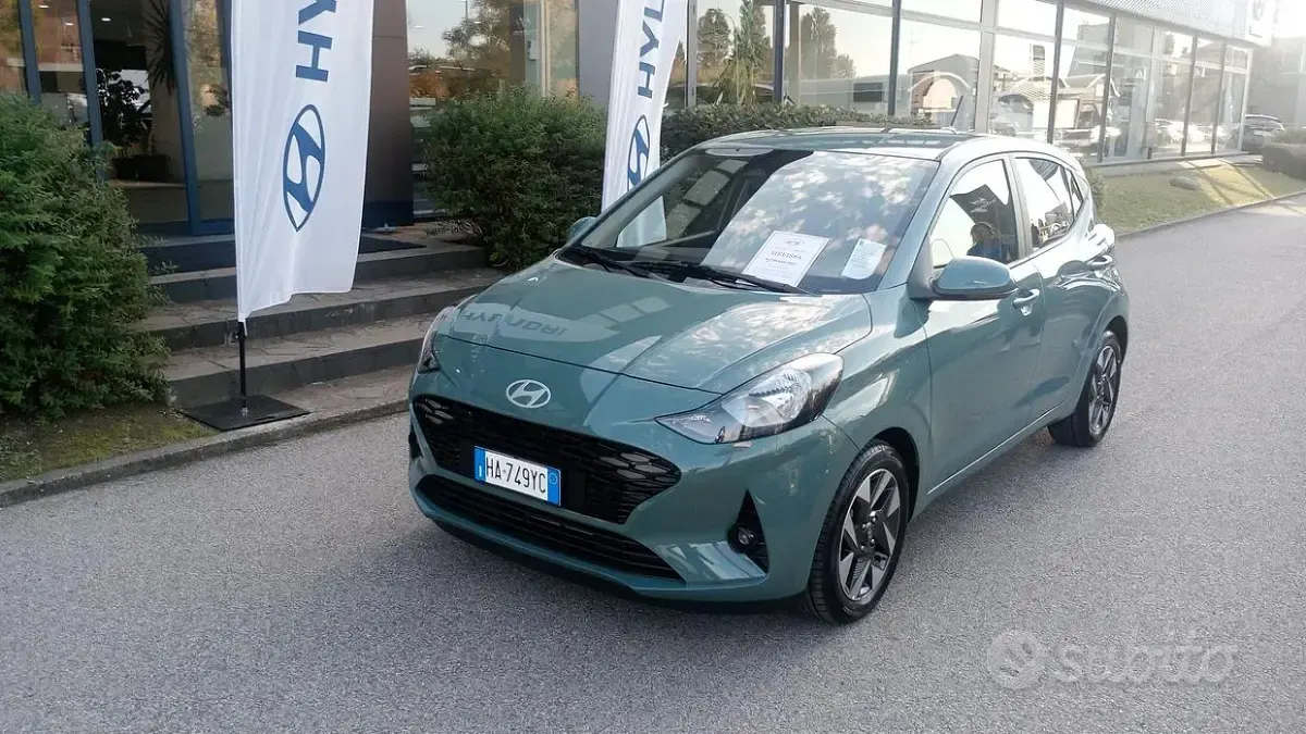 Usata Hyundai i10 63 CV (46 kW) 2025 Verde Utilitaria