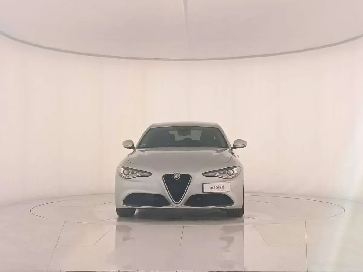 Usata Alfa Romeo Giulia Executive 190 CV (139 kW) 2021 Argento alfa met Berlina