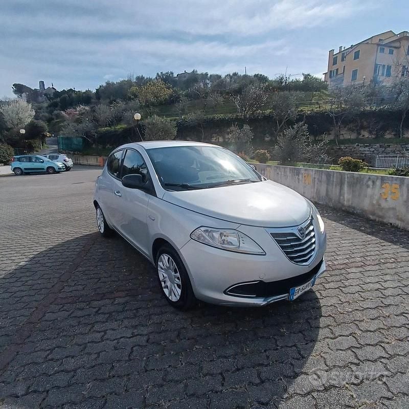 Usata Lancia Ypsilon Platinum 69 CV (50 kW) 2013 Grigio Utilitaria
