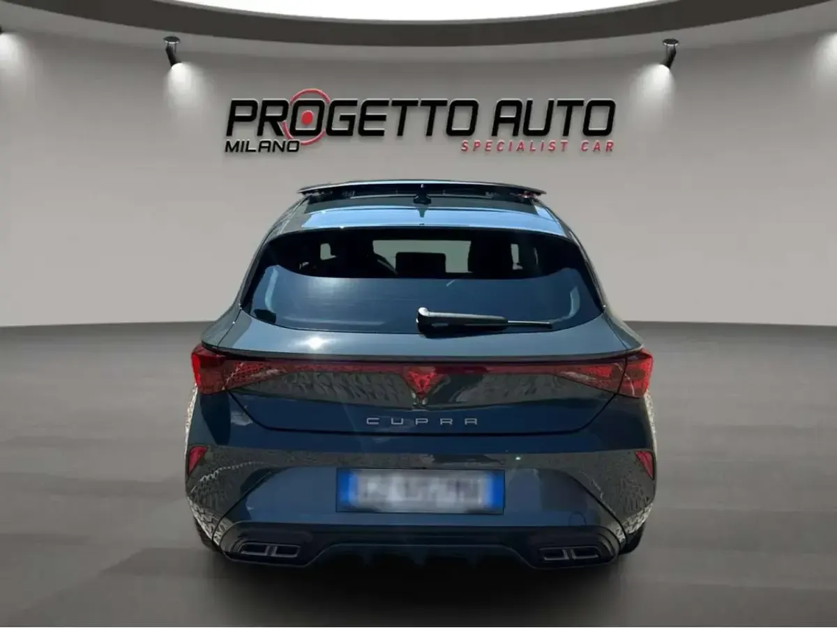 Usata Cupra Leon 150 CV (110 kW) 2025 Blu/azzurro Berlina