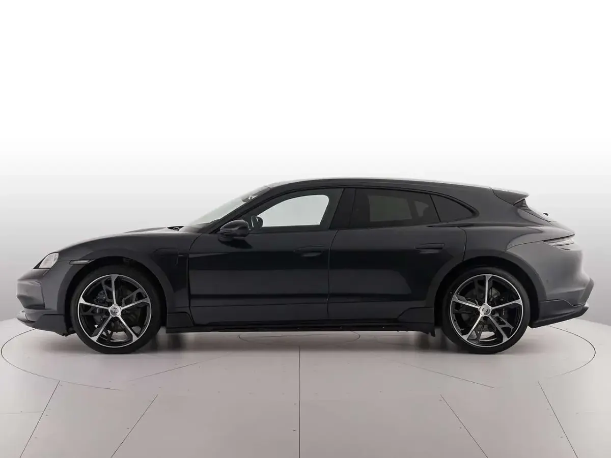 Usata Porsche Taycan Cross Turismo 350 kW (476 CV) 2024 Grigio vulcano metallizzato Berlina
