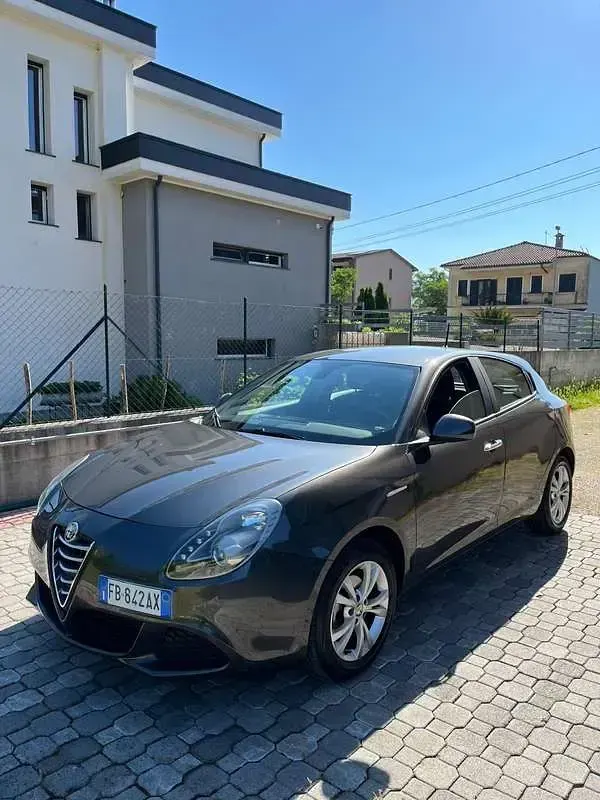 Usata Alfa Romeo Giulietta Sprint 105 CV (77 kW) 2015 Utilitaria