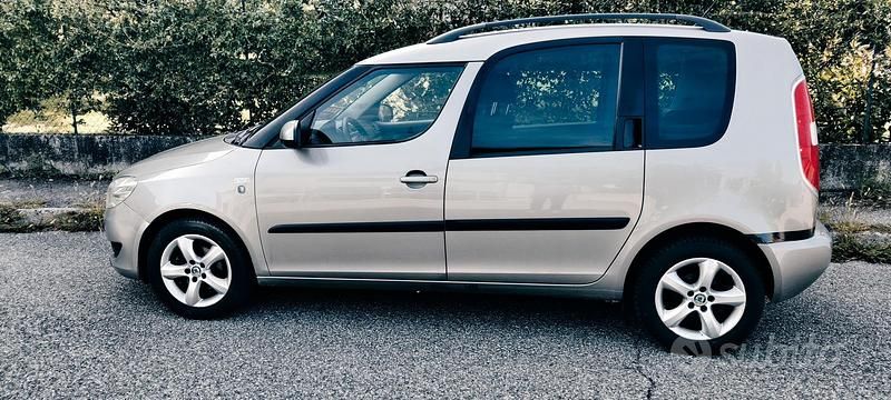 Usata Skoda Roomster 70 CV (51 kW) 2012 Grigio Monovolume