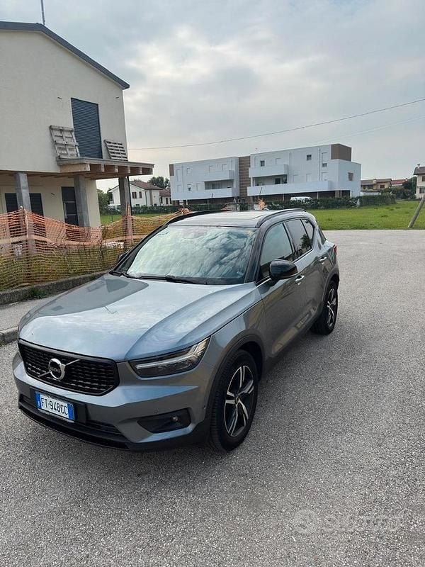 Usata Volvo XC40 150 CV (110 kW) 2018 Grigio SUV
